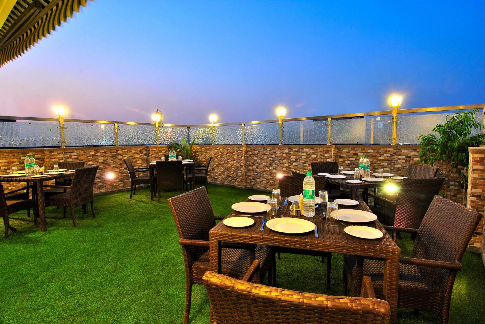 Hotel Sai Miracle - Luxury Living Neu-Delhi Exterior foto