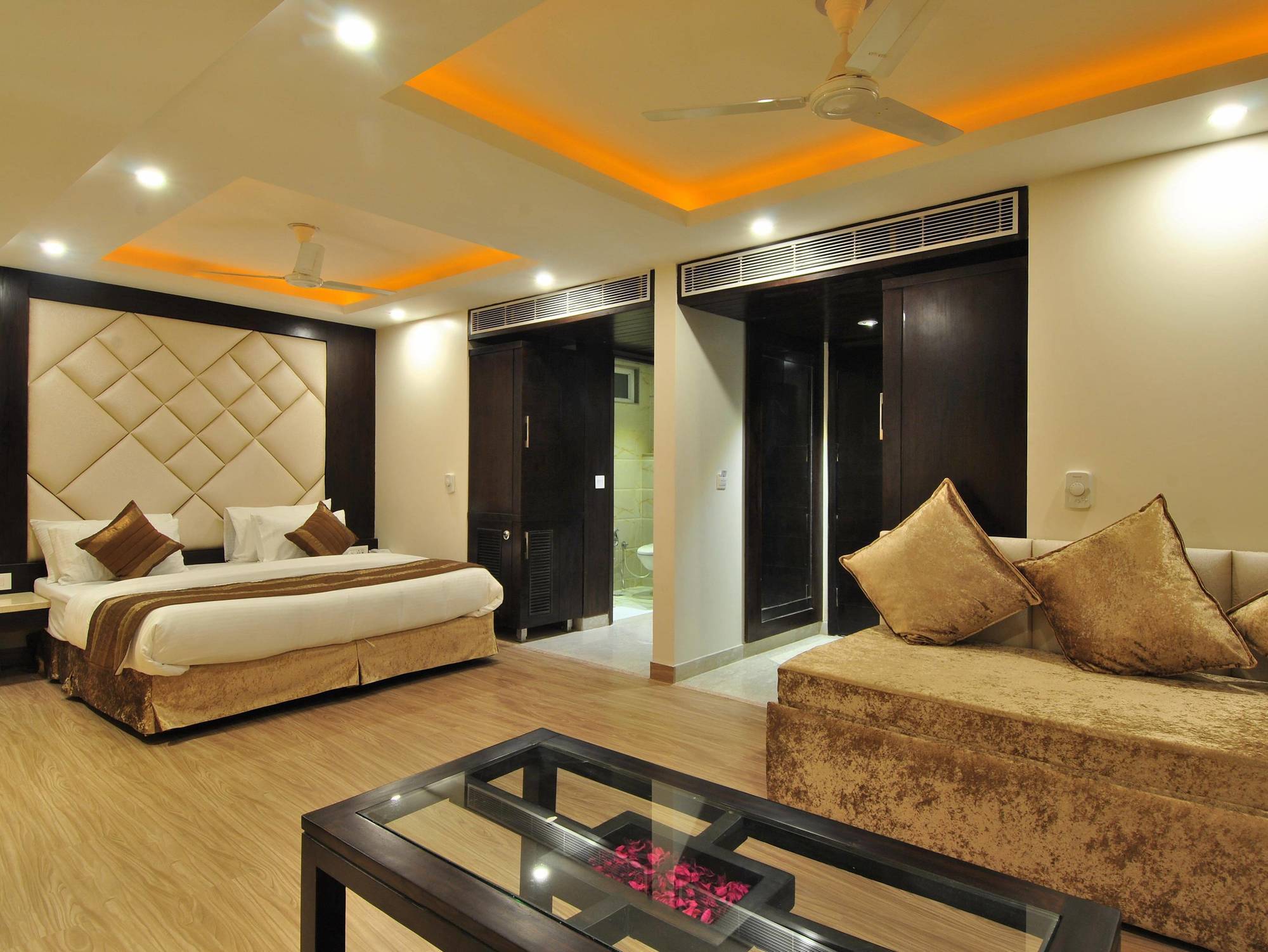 Hotel Sai Miracle - Luxury Living Neu-Delhi Exterior foto