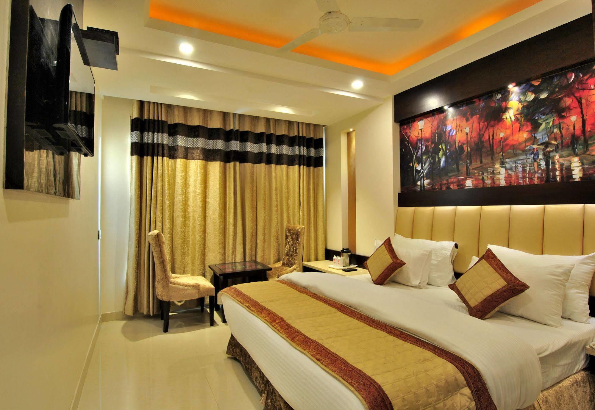 Hotel Sai Miracle - Luxury Living Neu-Delhi Exterior foto