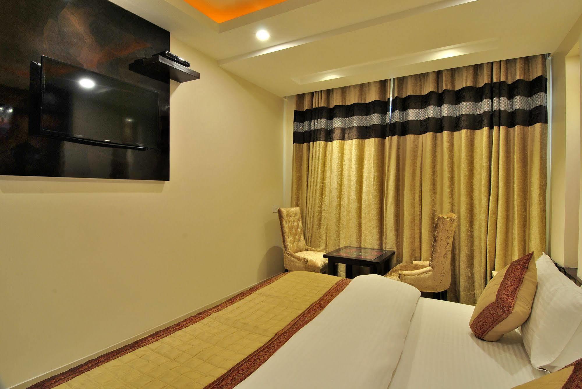 Hotel Sai Miracle - Luxury Living Neu-Delhi Exterior foto
