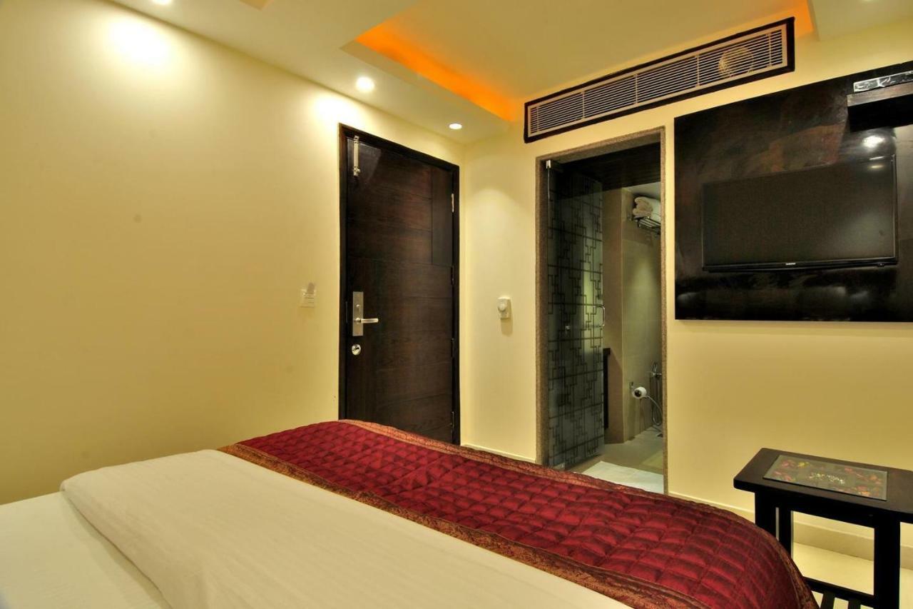 Hotel Sai Miracle - Luxury Living Neu-Delhi Exterior foto
